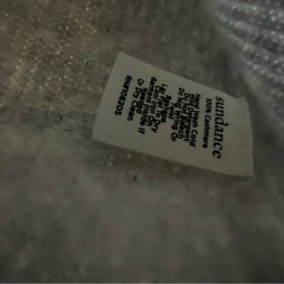 Sundance Light Gray v-neck, long sleeve cashmere sweater size M Like new - Picture 8 of 8